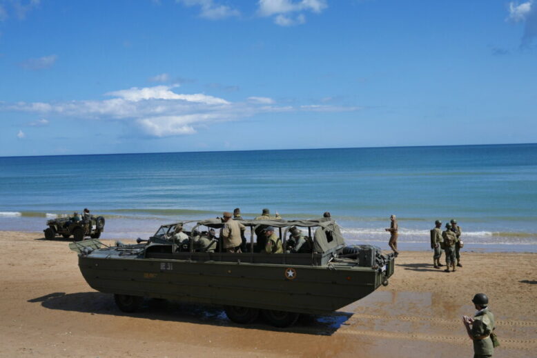 Bon Vent Normand - La Normandie commémorative - 06 Juin 1944 - D-Day - Défilés de véhicules militaires